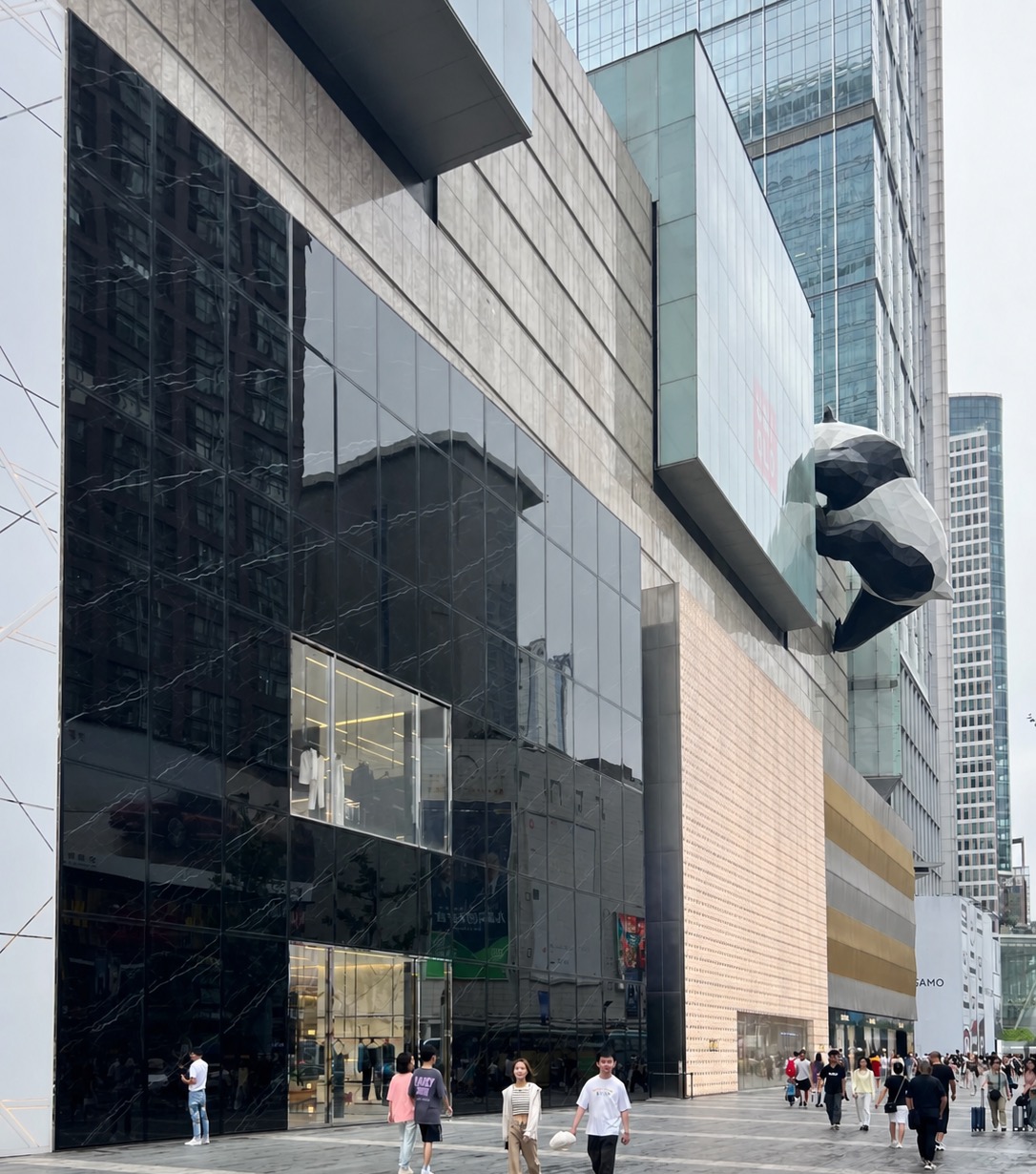 高奢品牌旗舰店（成都国金 IFC / 重庆时代广场）